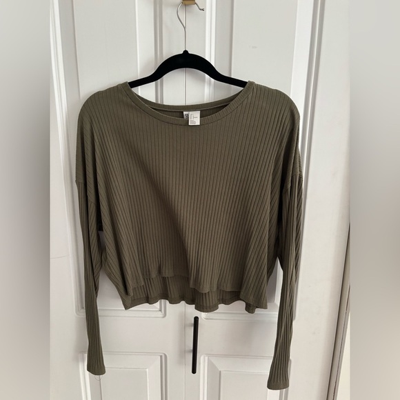 Green top - Picture 1 of 3